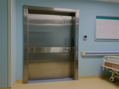 病房门的三重考量：耐用性、功能性与经济性的平衡之道